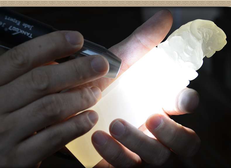 照玉強光手電筒不只可以鑒定琥珀，還可以鑒別各種的玉石、原石